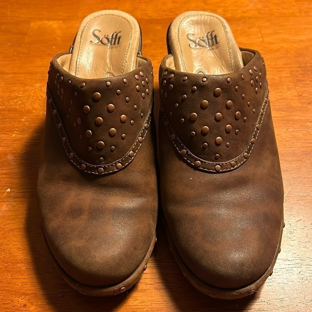 Sofft Langston Caramelo Leather Studded Distressed Slip On Clogs Mules Size 7.5